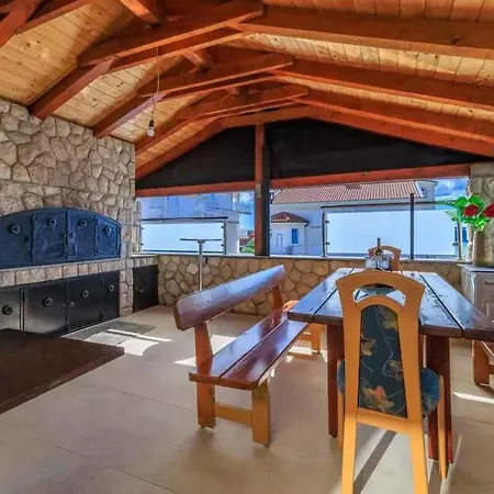 Apartment With Pool In 54888