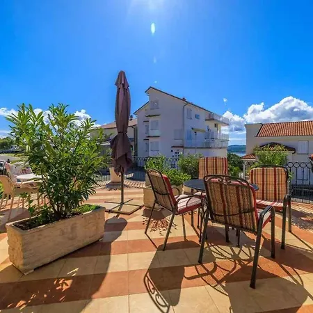 Apartment With Pool In 54888