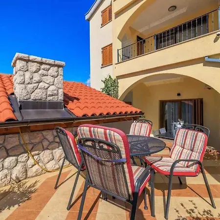With Pool In 54888 דירה