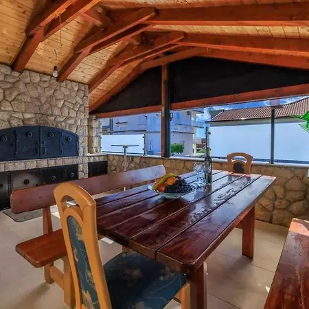 דירה With Pool In 54888