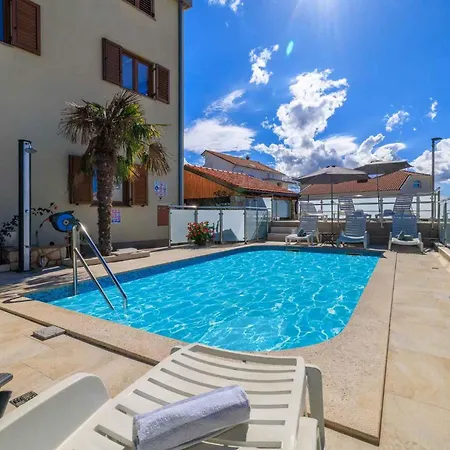 Apartment With Pool In 54888