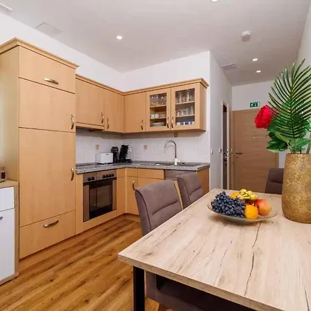 דירה With Pool In 54888 קריקווניצה