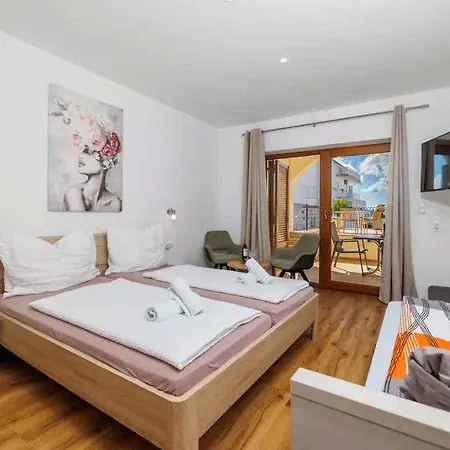 Apartment With Pool In 54888