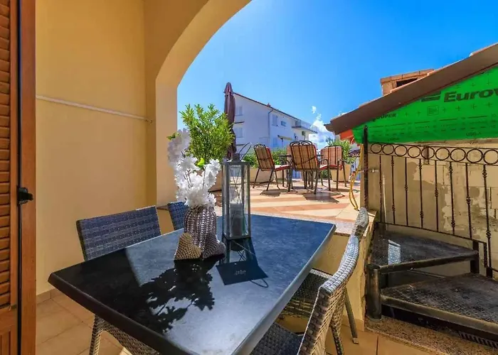 With Pool In 54888 Apartamento Crikvenica