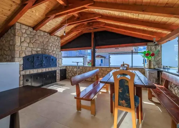 Apartamento With Pool In 54888