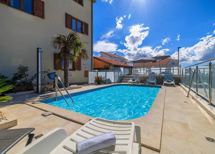 Apartamento With Pool In 54888