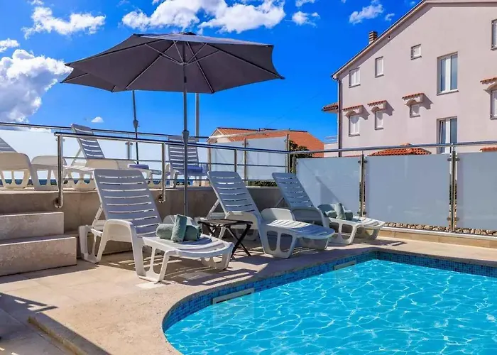 With Pool In 54888 Crikvenica
