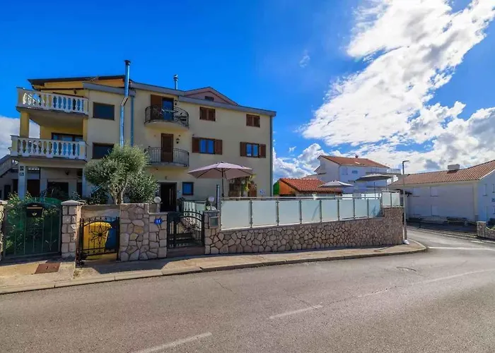 With Pool In 54888 Apartamento Crikvenica