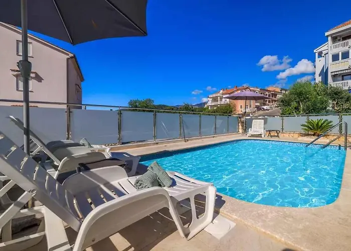 With Pool In 54888 Crikvenica