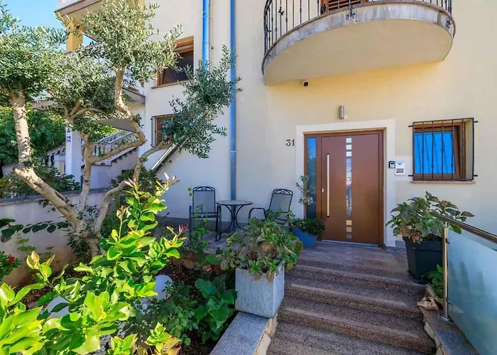 With Pool In 54888 Crikvenica